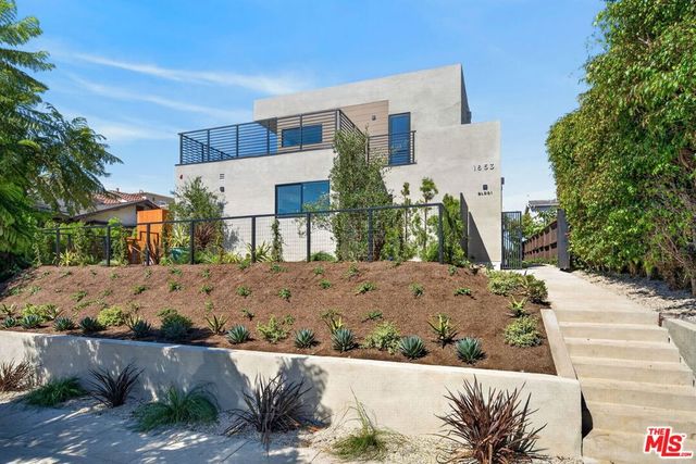 1853 12th Street F, Santa Monica, CA 90404