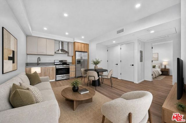 1853 12th Street F, Santa Monica, CA 90404