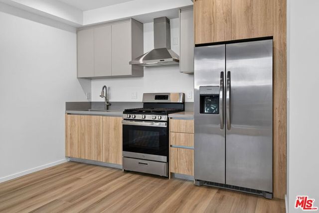 1853 12th Street F, Santa Monica, CA 90404