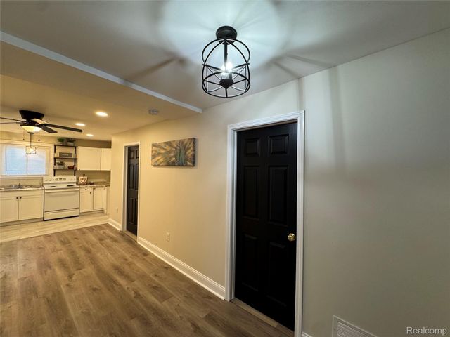 20830 Montrose, Warren, MI 48089