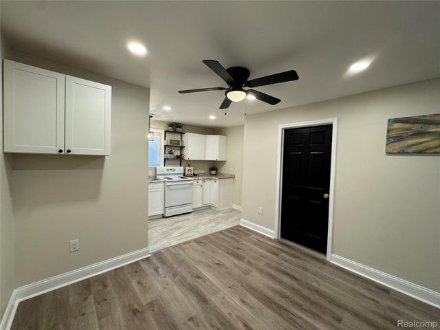 20830 Montrose, Warren, MI 48089