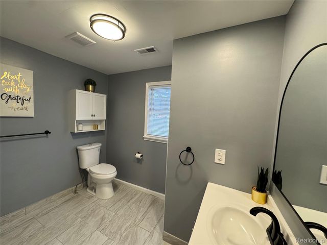 20830 Montrose, Warren, MI 48089