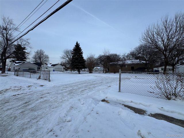 20830 Montrose, Warren, MI 48089