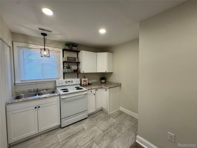 20830 Montrose, Warren, MI 48089