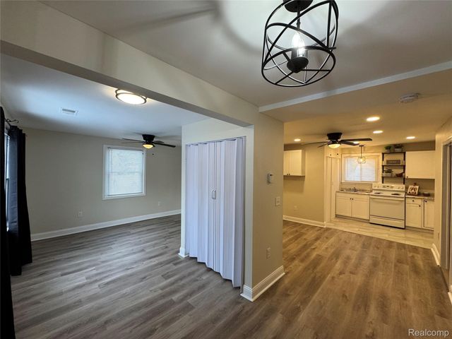 20830 Montrose, Warren, MI 48089