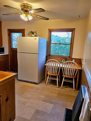 45695 Lauri Lane, Oakhurst, CA 93644