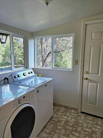 45695 Lauri Lane, Oakhurst, CA 93644