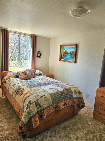 45695 Lauri Lane, Oakhurst, CA 93644