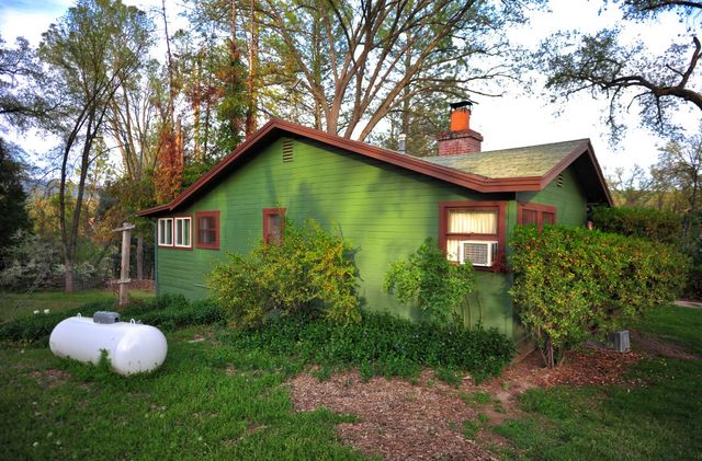 45695 Lauri Lane, Oakhurst, CA 93644