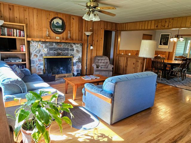 45695 Lauri Lane, Oakhurst, CA 93644