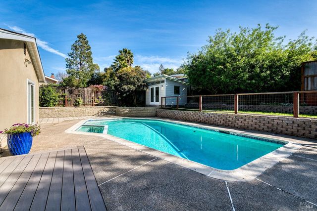 237 Alameda De La Loma, Novato, CA 94949