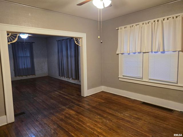 1028 S ROOSEVELT Street, Harrisburg, IL 62946