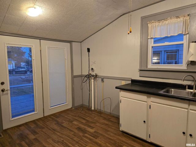 1028 S ROOSEVELT Street, Harrisburg, IL 62946