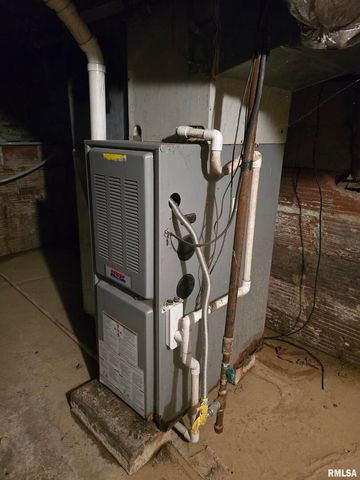 1028 S ROOSEVELT Street, Harrisburg, IL 62946