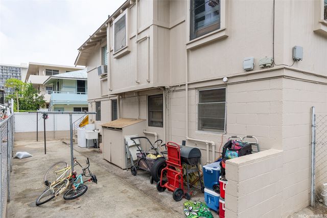 2128 Date Street, Honolulu, HI 96826