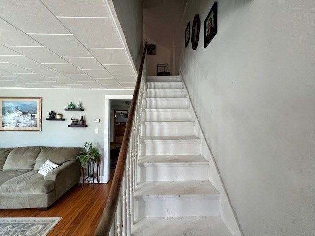 93 Maple St, Greenfield, MA 01301