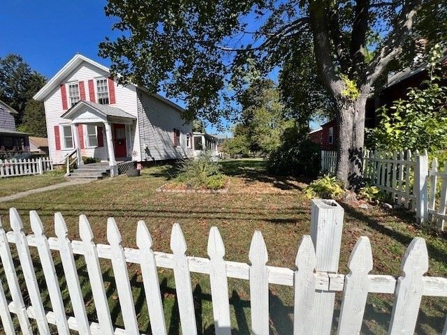 93 Maple St, Greenfield, MA 01301