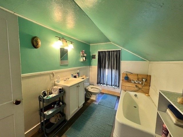 93 Maple St, Greenfield, MA 01301