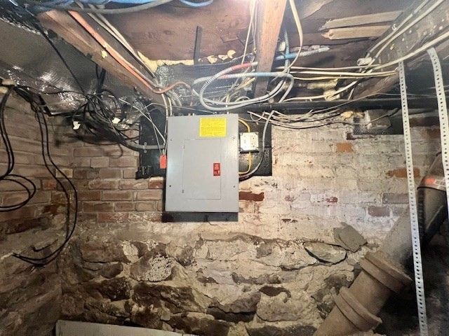 93 Maple St, Greenfield, MA 01301