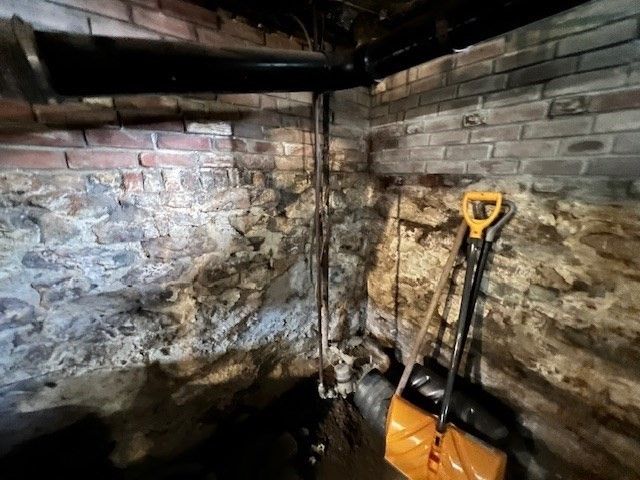 93 Maple St, Greenfield, MA 01301