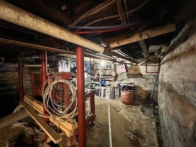 93 Maple St, Greenfield, MA 01301