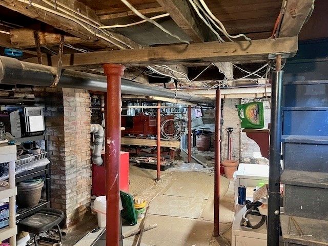 93 Maple St, Greenfield, MA 01301