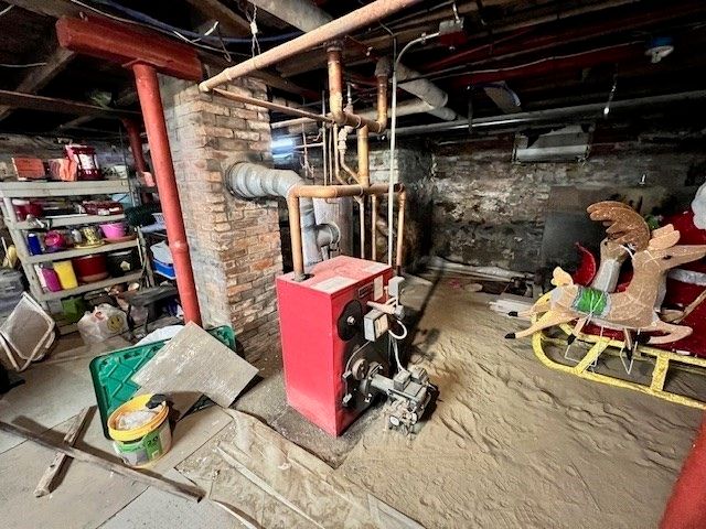 93 Maple St, Greenfield, MA 01301