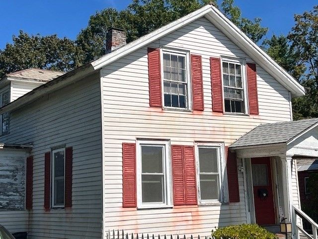 93 Maple St, Greenfield, MA 01301