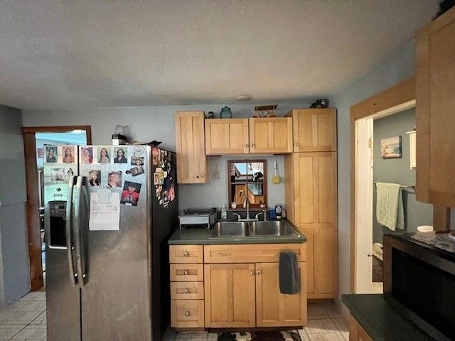 93 Maple St, Greenfield, MA 01301