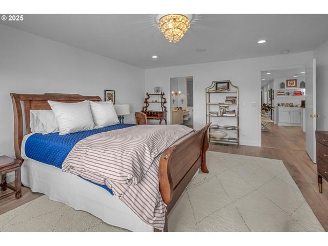 40 CONDOLEA Ct, Lake Oswego, OR 97035