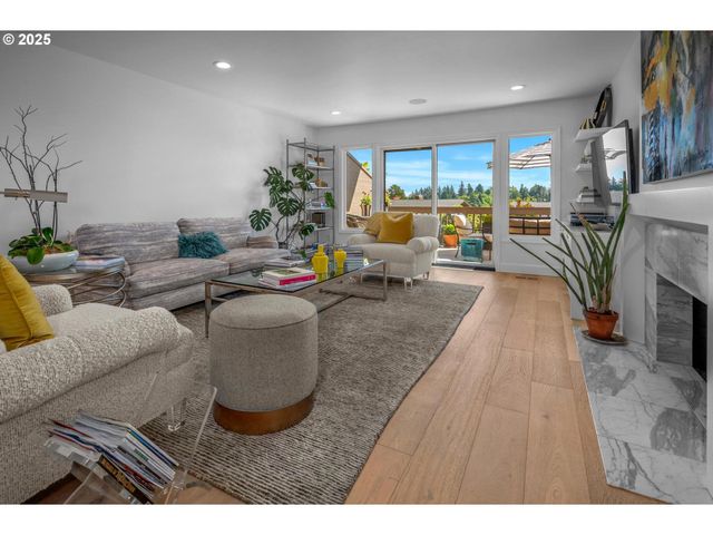 40 CONDOLEA Ct, Lake Oswego, OR 97035