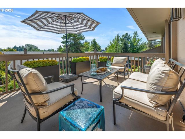 40 CONDOLEA Ct, Lake Oswego, OR 97035