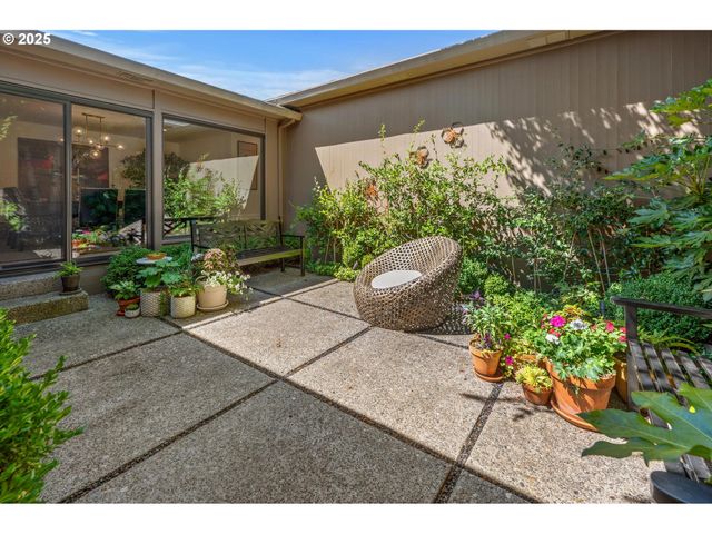 40 CONDOLEA Ct, Lake Oswego, OR 97035