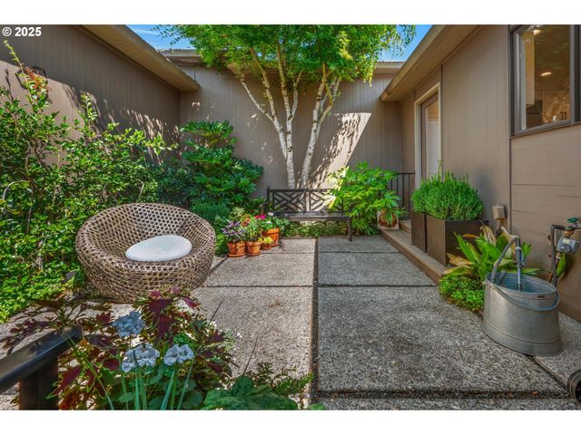 40 CONDOLEA Ct, Lake Oswego, OR 97035