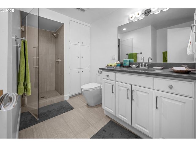 40 CONDOLEA Ct, Lake Oswego, OR 97035