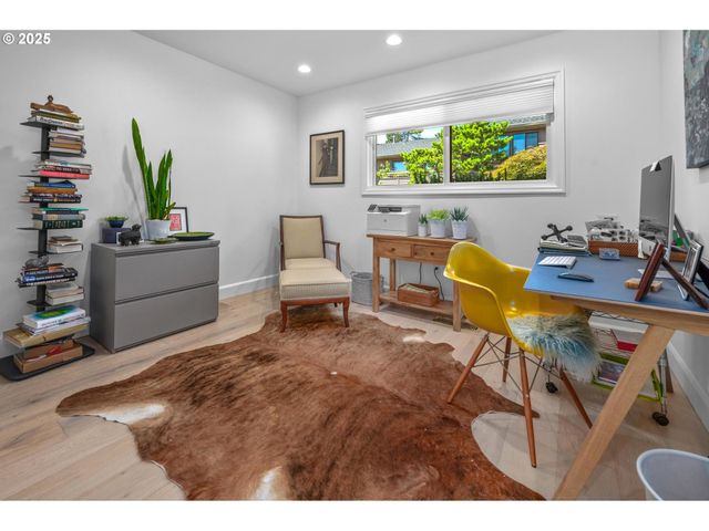 40 CONDOLEA Ct, Lake Oswego, OR 97035