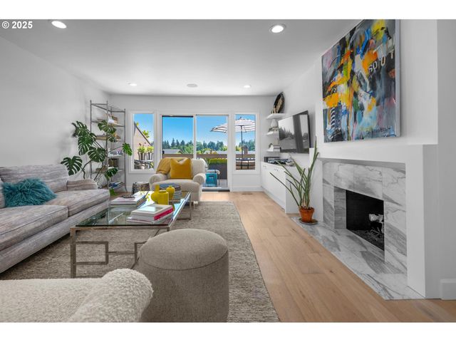 40 CONDOLEA Ct, Lake Oswego, OR 97035