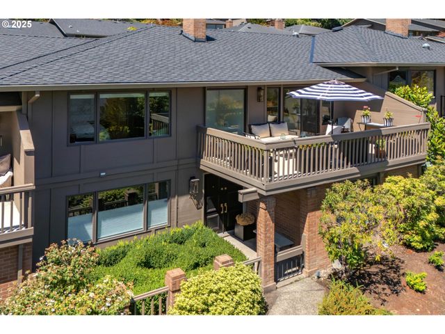 40 CONDOLEA Ct, Lake Oswego, OR 97035