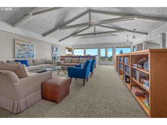 40 CONDOLEA Ct, Lake Oswego, OR 97035