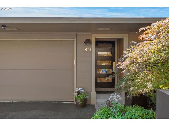 40 CONDOLEA Ct, Lake Oswego, OR 97035