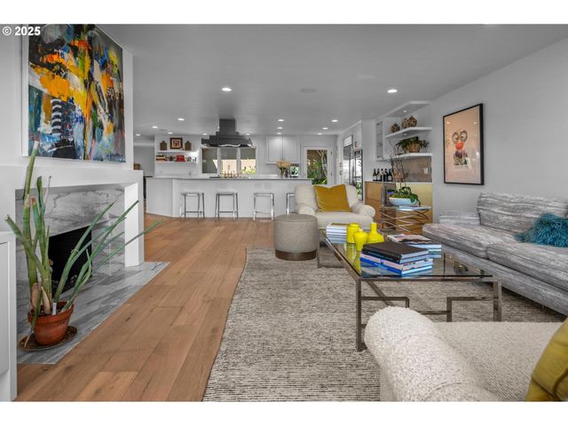 40 CONDOLEA Ct, Lake Oswego, OR 97035