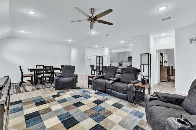 505 Hazeltine Road, Red Oak, TX 75154