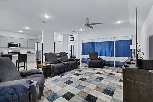 505 Hazeltine Road, Red Oak, TX 75154