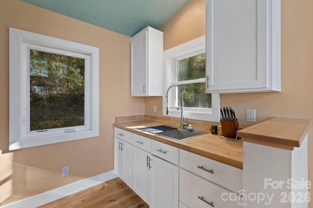 96 Old Cove Road, Black Mountain, NC 28711