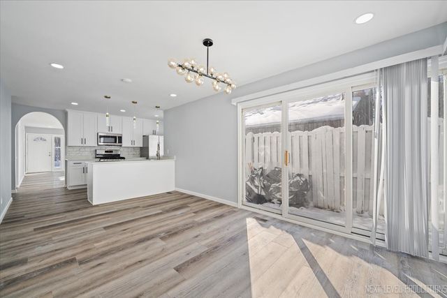 2S616 Linden Square, Warrenville, IL 60555