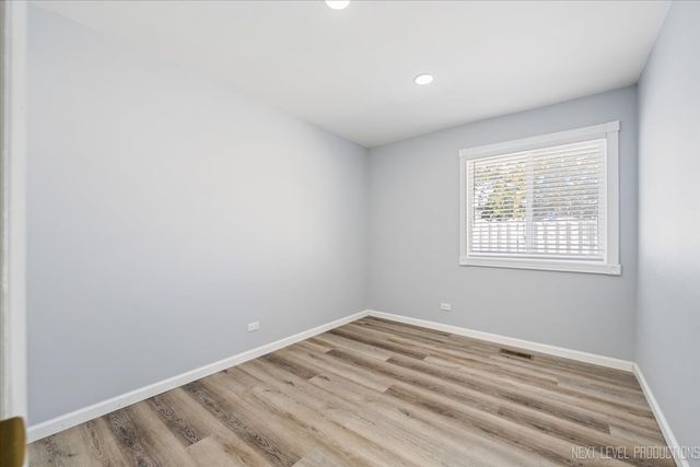 2S616 Linden Square, Warrenville, IL 60555