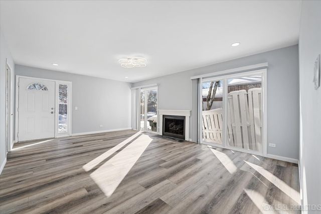 2S616 Linden Square, Warrenville, IL 60555