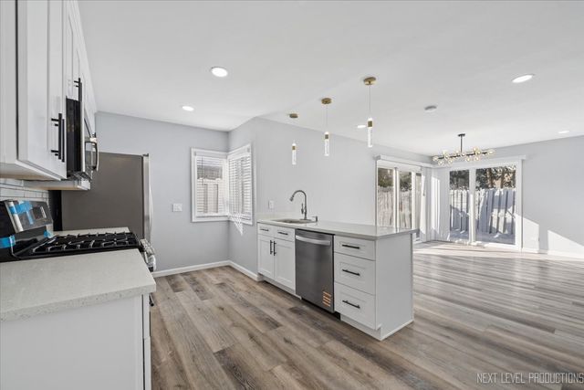 2S616 Linden Square, Warrenville, IL 60555