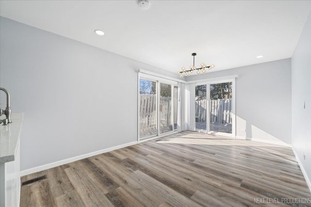 2S616 Linden Square, Warrenville, IL 60555