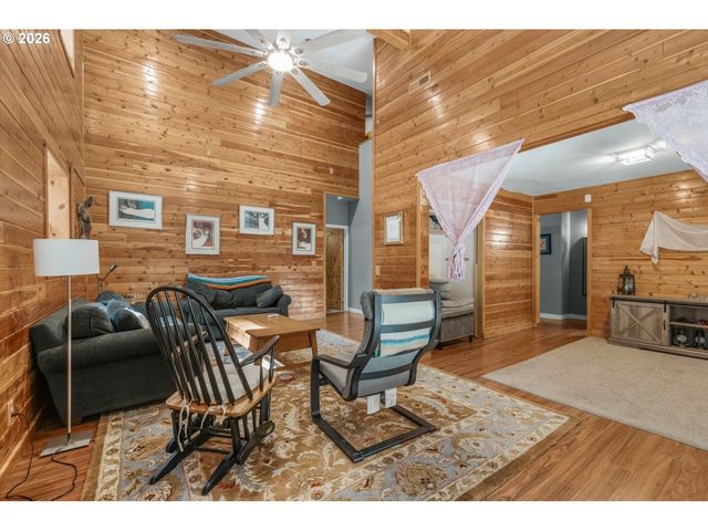 44751 Se WILDCAT MOUNTAIN Dr, Sandy, OR 97055